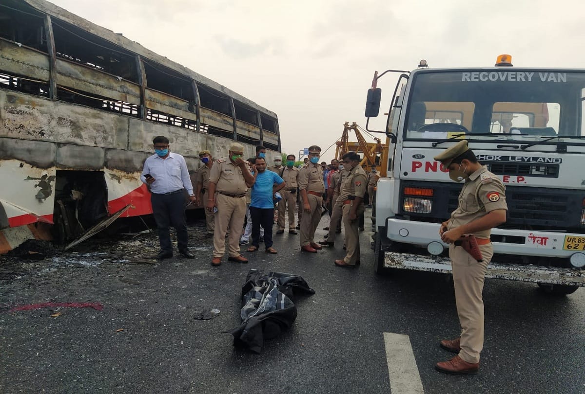 fire in bus after road accident on agra lucknow expressway in firozabad
