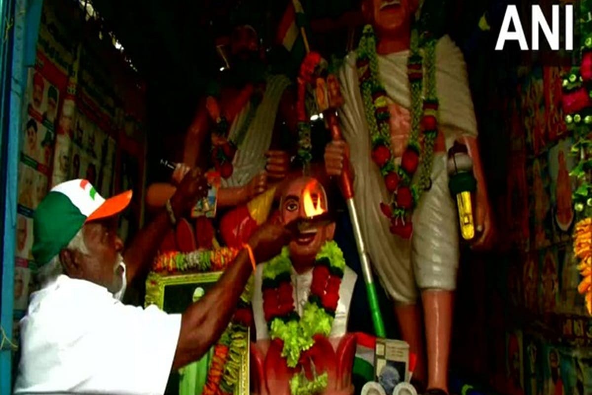 tamilnadu man offers prayer at temple of mahatma gandhi decorated with freedom fighter pictures