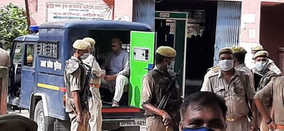 Police left for Bhadohi after rest in Jhansi with MLA Vijay Mishra
