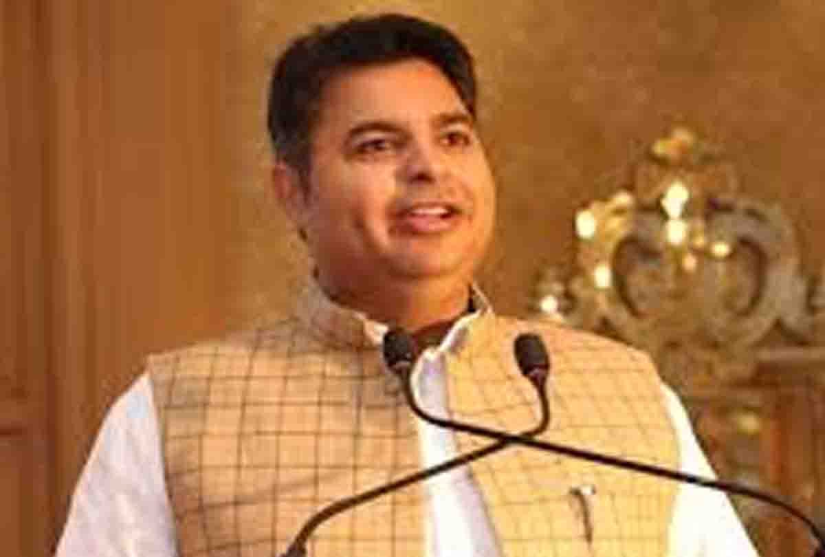 SP leader Abhishek Mishra attacked the opposition