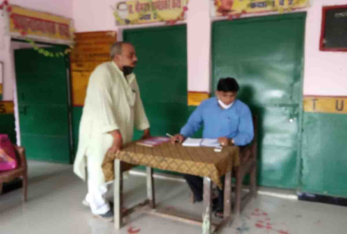 Staff salaries stopped after seeing lock in school