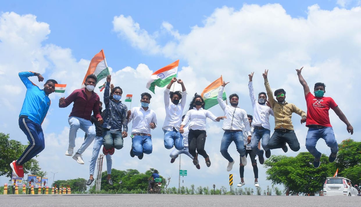 gorakhpur city the commissionar and dm flaging  tiranga