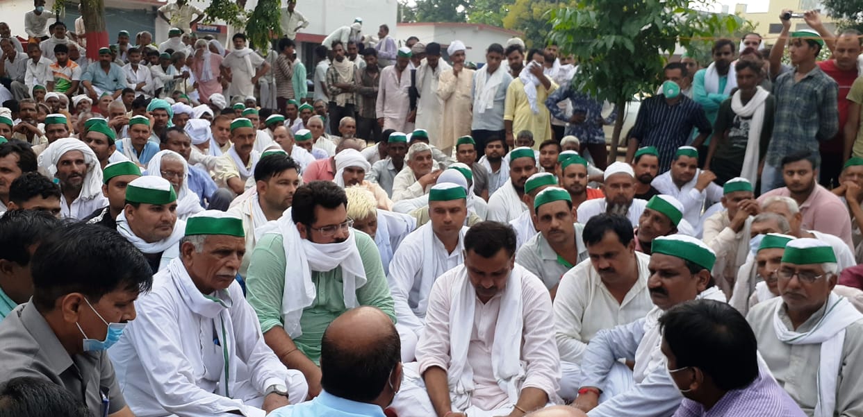 Strike in front of CO Fugana office