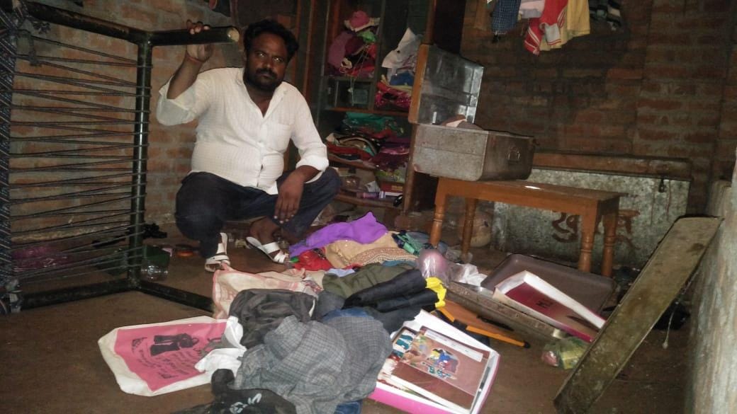 Jewelry and cash theft of five lakhs from two houses