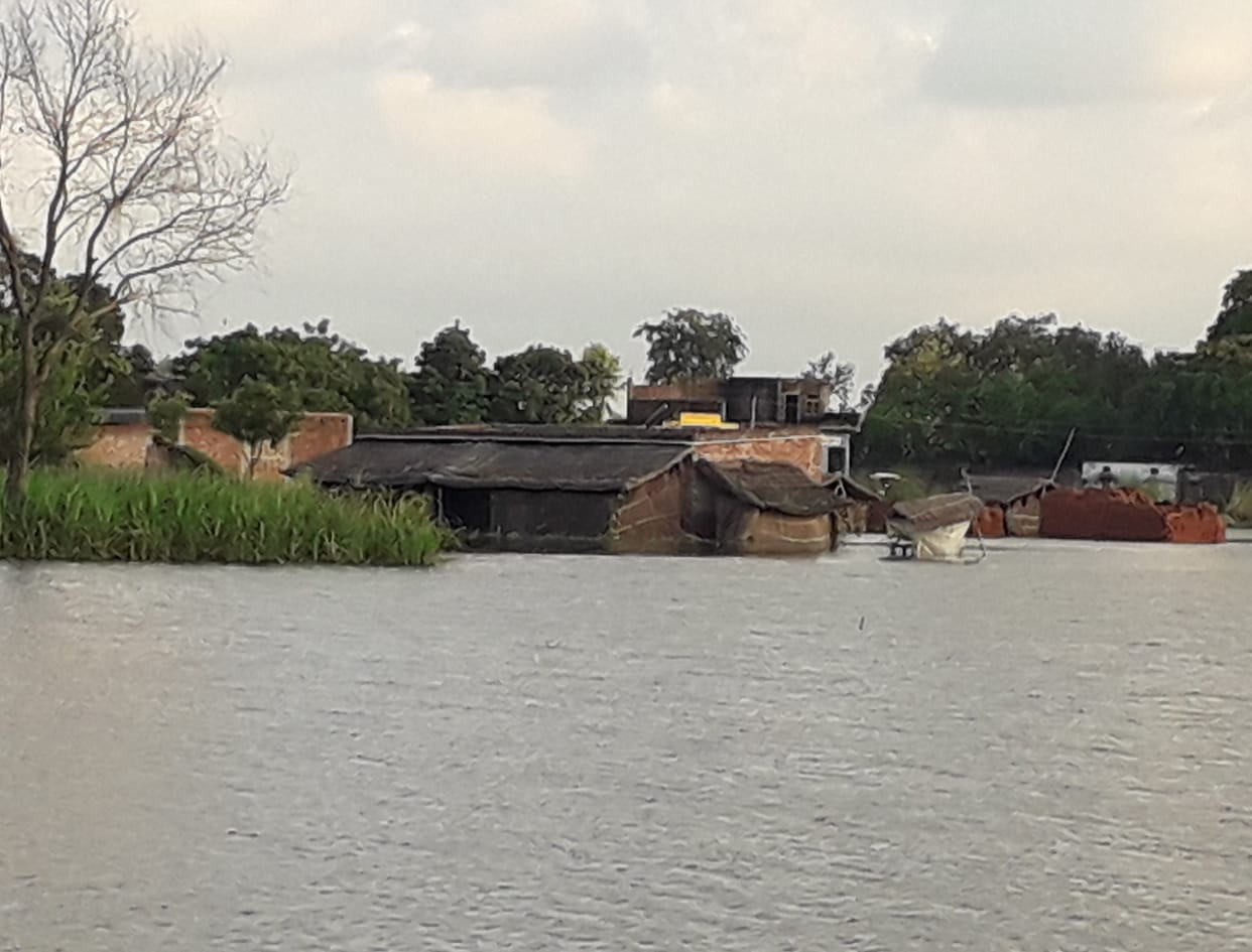hree lakh 40 thousand cusecs of water released in the river again, the water level of Ghaghra will increase