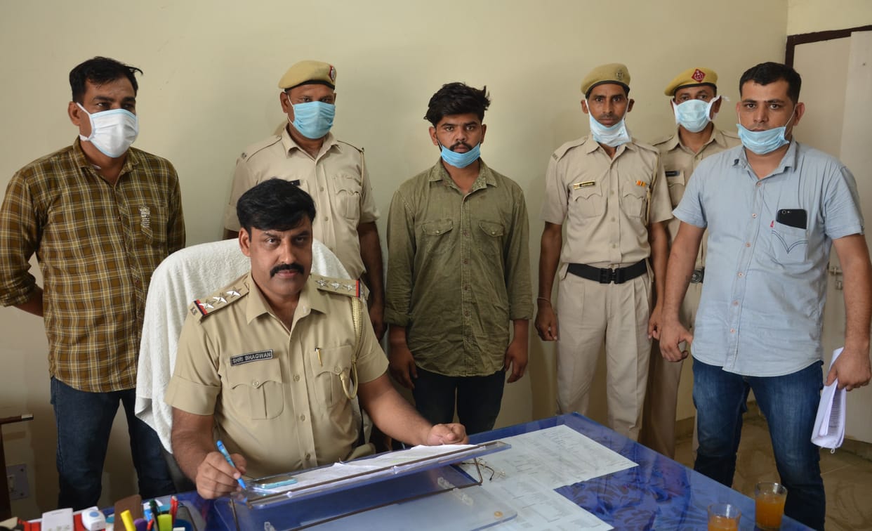 police arrest accused of murder and loot