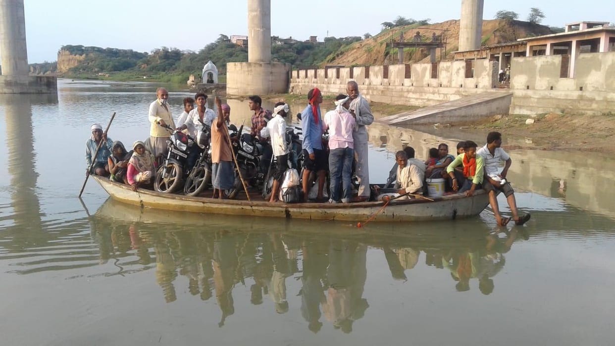 Betwa's water level rises, temporary bridge connecting Kotra to Jhansi sinks