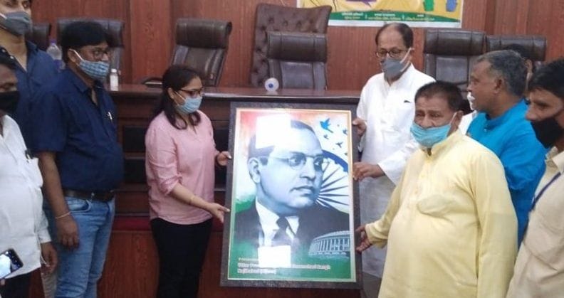 Safai Nayak and Administrative Officer honored