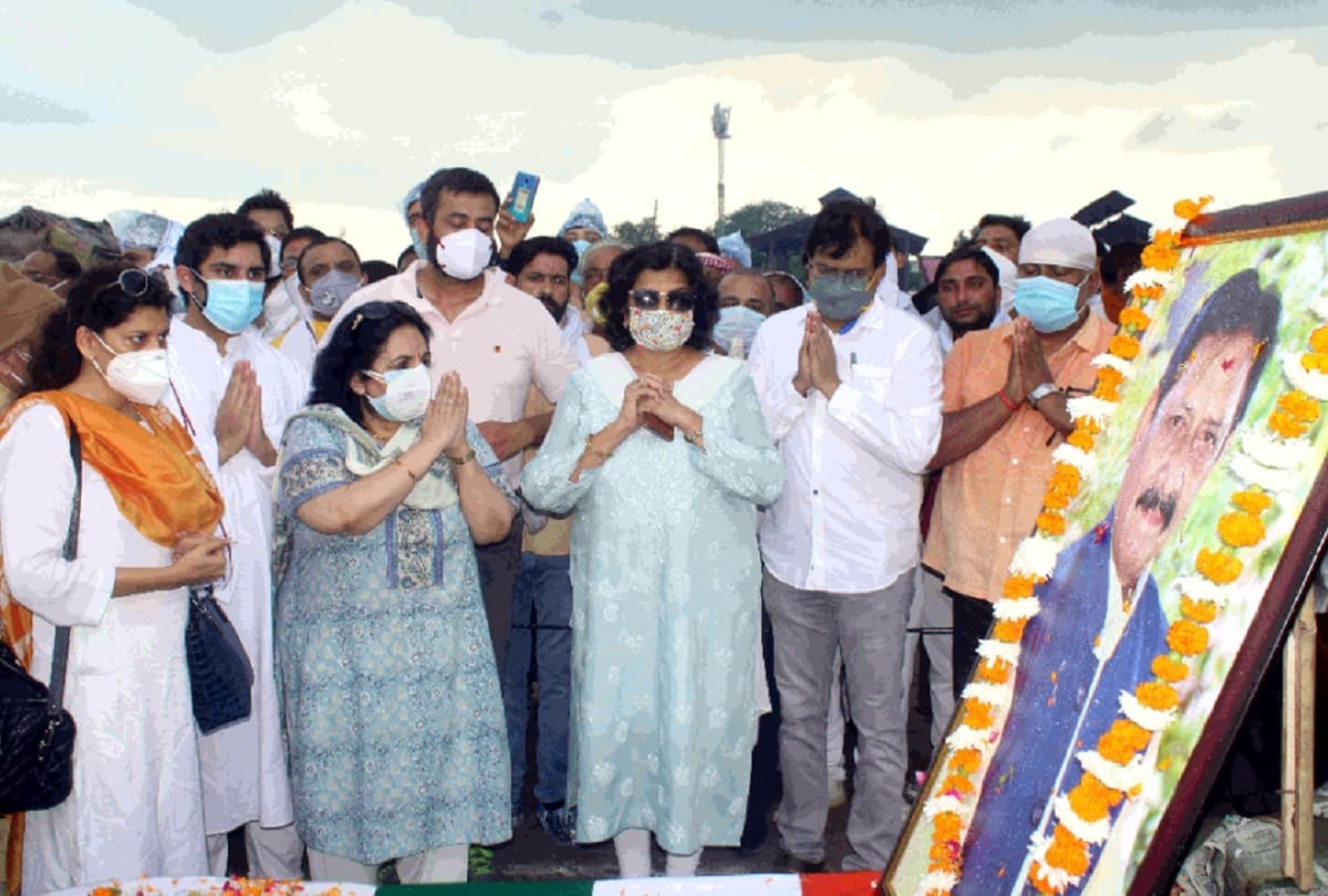 Chetan Chauhan death news in hindi last rites performed at Braj ghat Ganga ghat