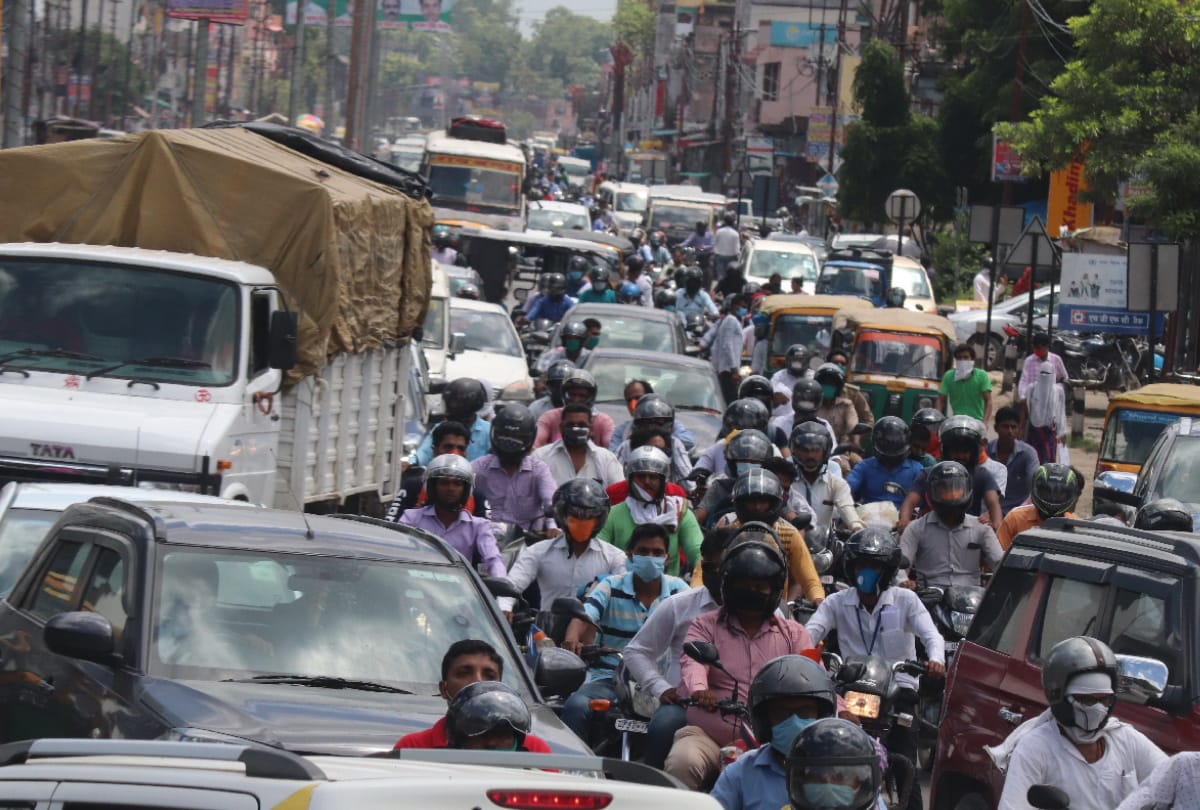 People break Social distance rules in gorakhpur