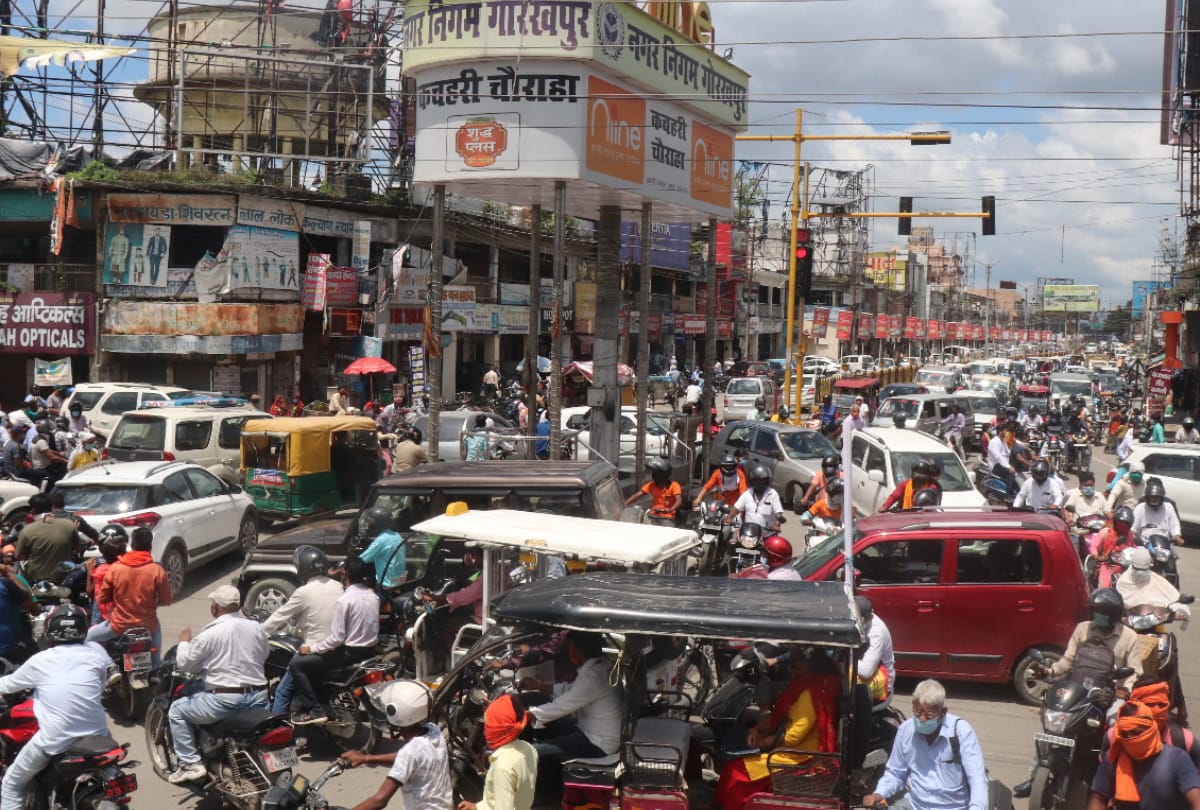 People break Social distance rules in gorakhpur