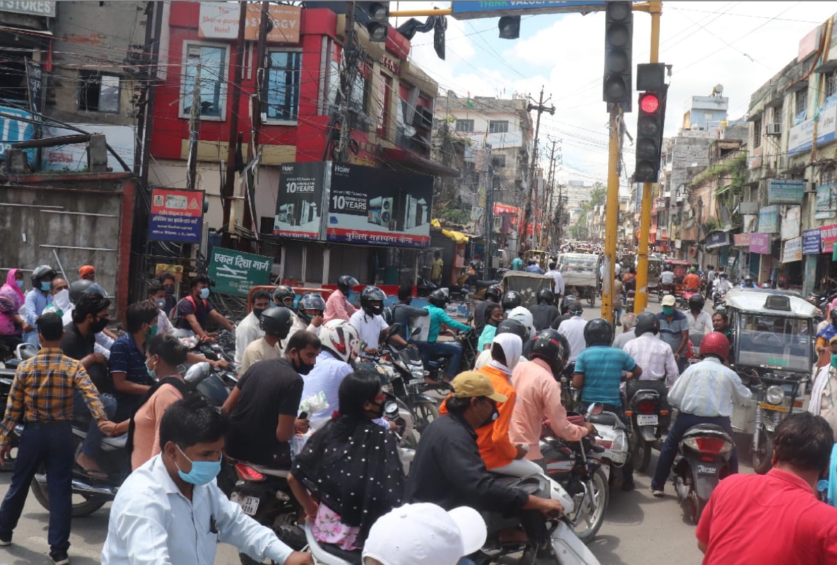 People break Social distance rules in gorakhpur