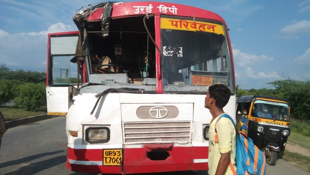 Roadways bus collided with dumper, three injured including driver, driver applied sudden brake when Anna cattle came in front of dumper