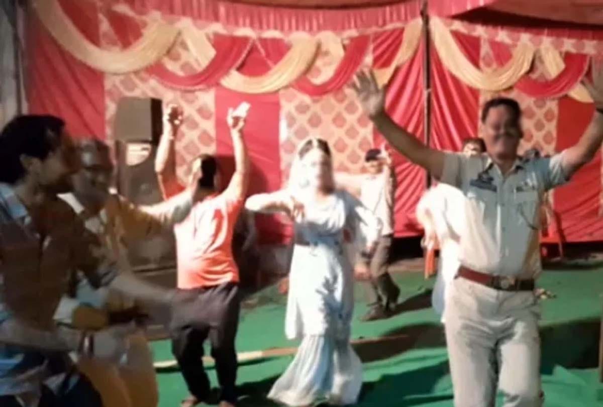 Kathua Police personnel dance with dancer in bani police station in Kathua, video goes viral