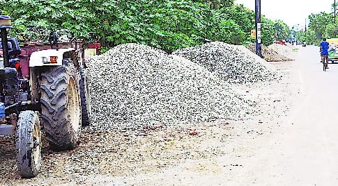 Brick-sand and gravel occupied by road sides