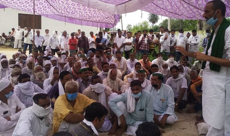 Farmers protest at Najibabad and Nangalsoti police stations