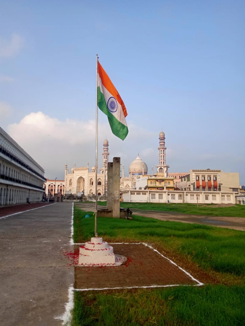 The tricolor waved gracefully in Dini Idar, including Darul Uloom, no programs