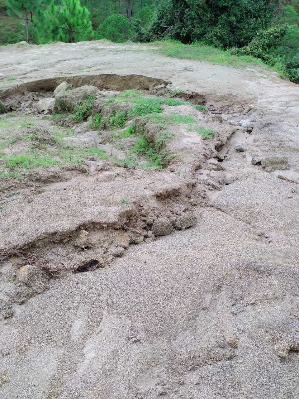 Expressing anger over the plight of Salna-Kanakot road