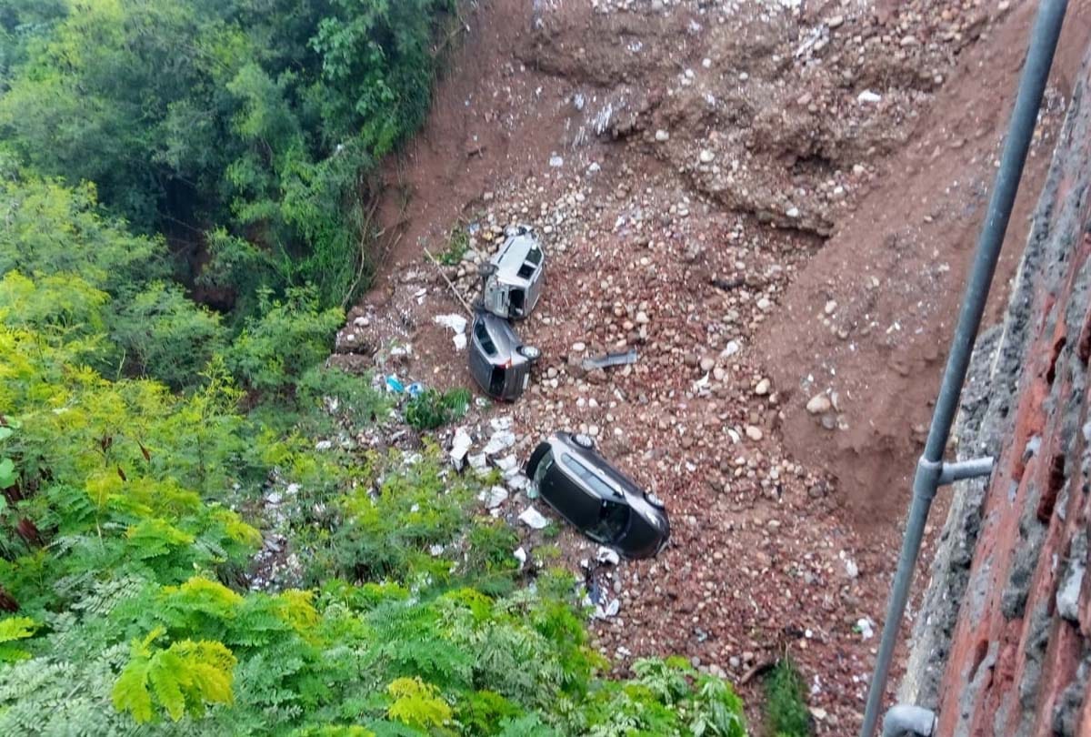 Landslides caused havoc in Jammu after rain, vehicles covered in debris