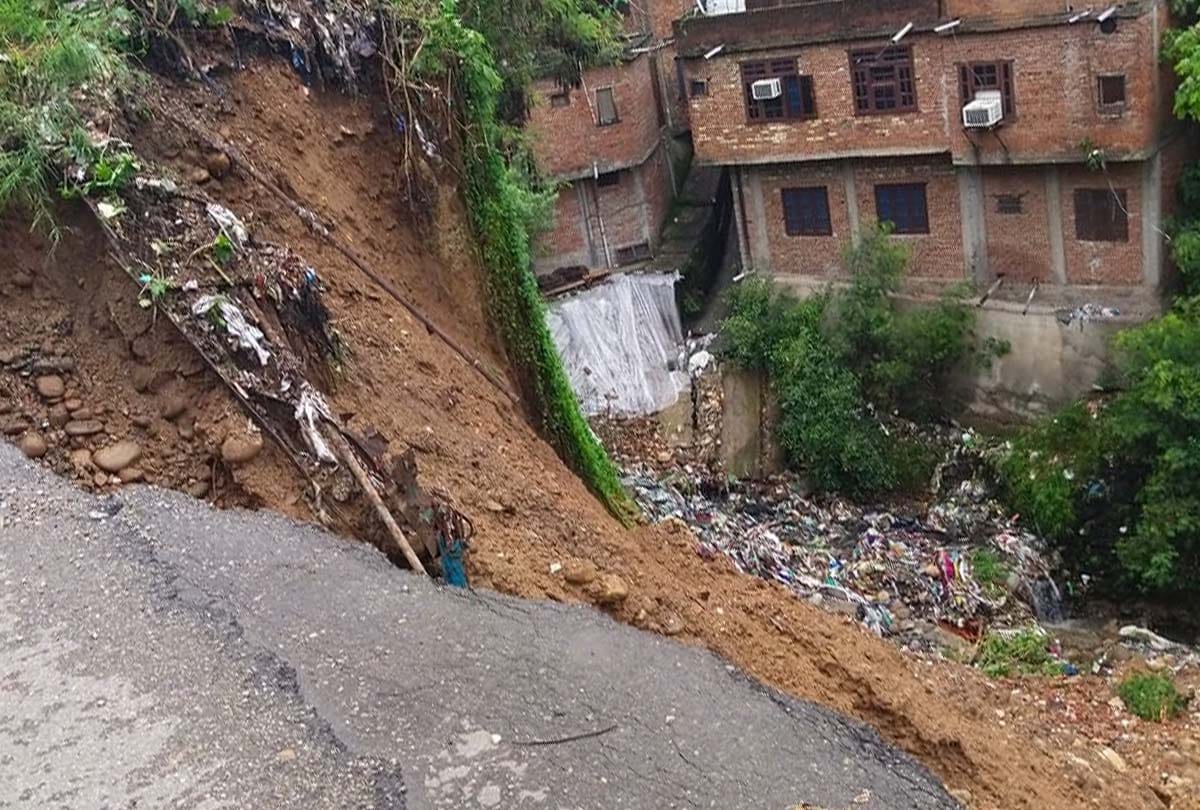Landslides caused havoc in Jammu after rain, vehicles covered in debris