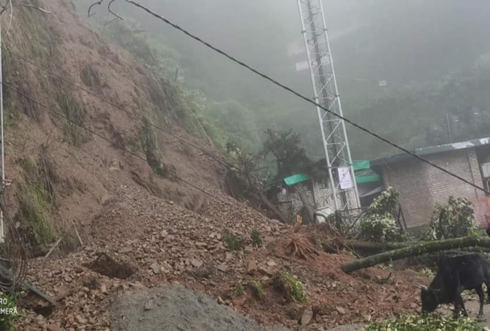 Weather Forecast Update Today in Uttarakhand: Many highway and Roads Blocked after landslide