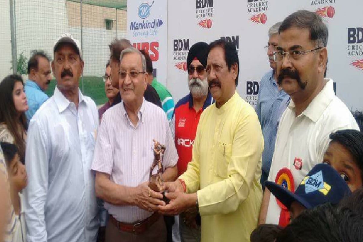 Cabinet Minister Chetan Chauhan was attend to Maa Tujhe Pranam program of Amar Ujala in Meerut