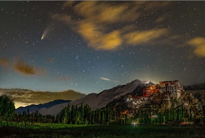 asteroid sloar eclipse lunar eclipse dhumketu blue moon and many more year 2020 most amazing things