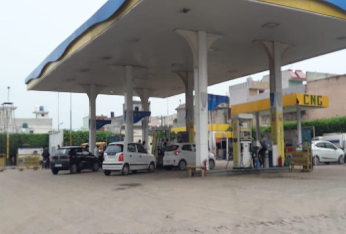 Ghaziabad muradnagar petrol pump guard shot by goons injured admit in yashoda hospital police probe cctv camera