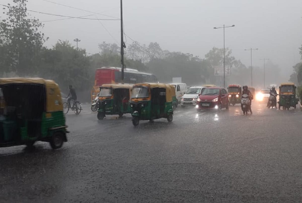 Delhi Ncr Weather update today: latest weather forecast in hindi IMD predicts light to moderate rain