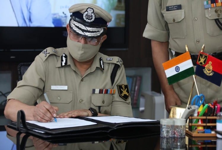 Rakesh Asthana Takes Charge Of Dg Bsf Amar Ujala Hindi News Live