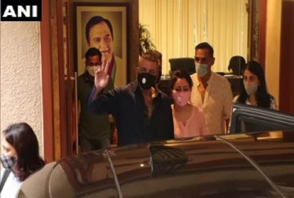 Sanjay Dutt Pic Goes Viral who is getting treated after being diagnosed with cancer