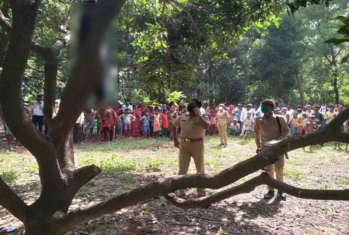 Dead bodies of lovers found hanging in the garden in hardoi