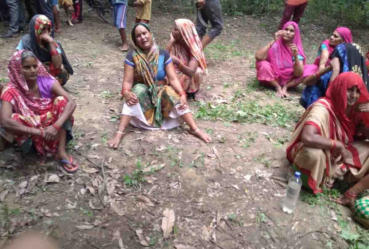 Dead bodies of lovers found hanging in the garden in hardoi