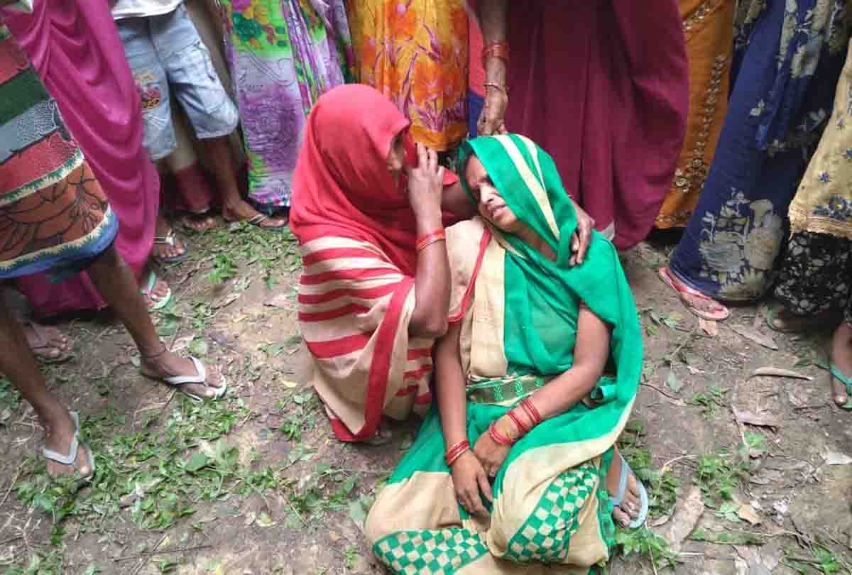Dead bodies of lovers found hanging in the garden in hardoi