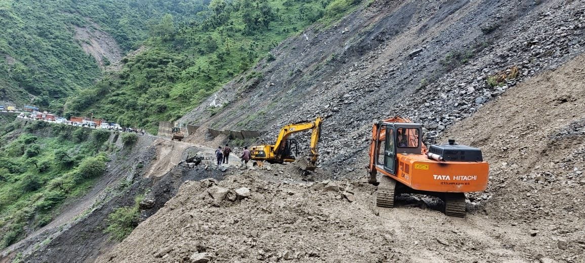 Vehicle movement stopped for nine hours due to debris