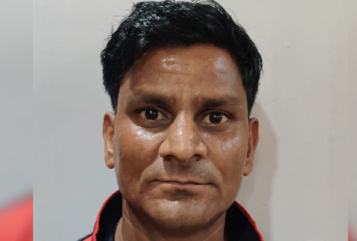 young man threaten to doctor for extortion in agra