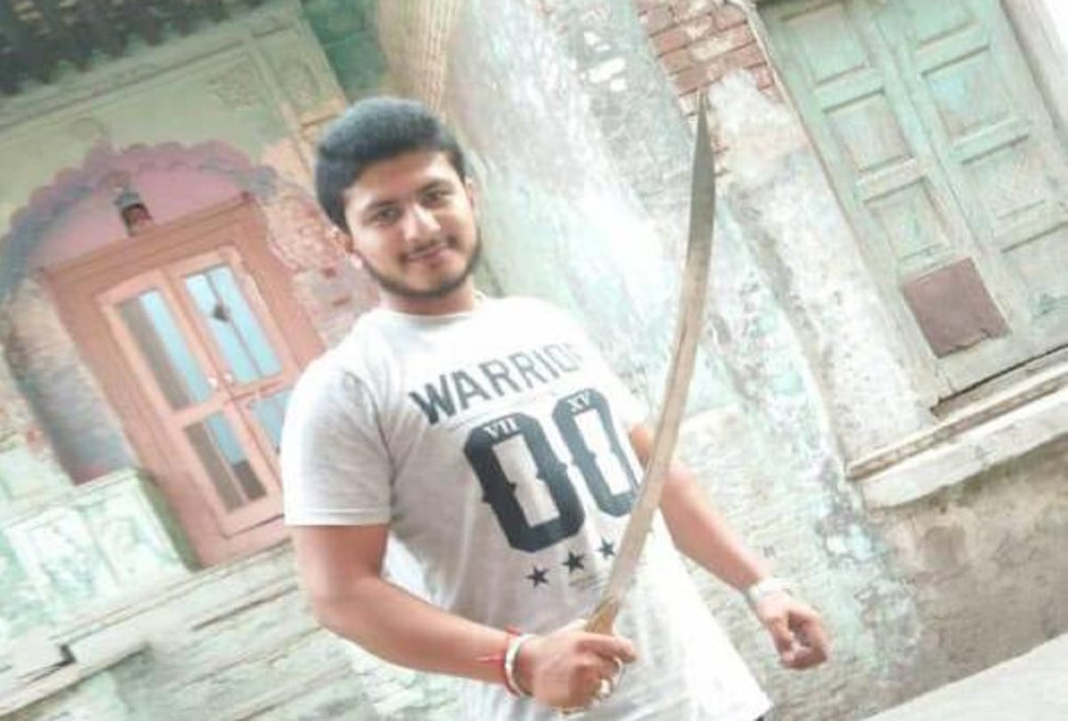 Akhil Bhartiya gau raksha Mahasangh block head video viral with gun and sworn