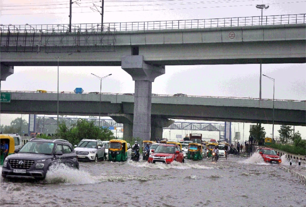 After rain water logging on roads of Delhi