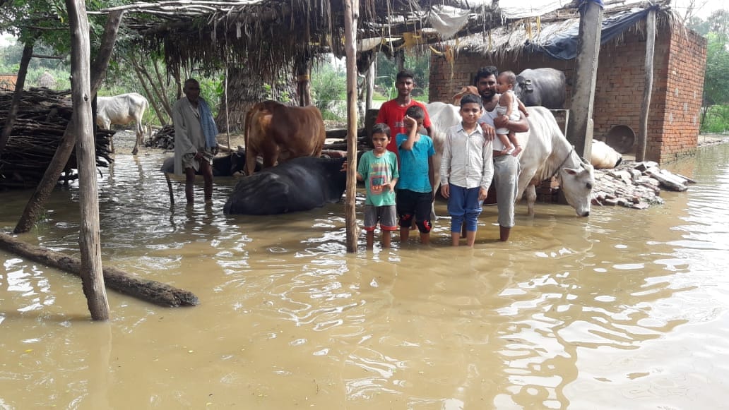 Villagers protest over waterlogging in Chandena Koli
