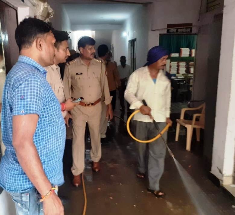 Hathras: Two found corona infected, including teenager recovered in village Bada Sumra, panic