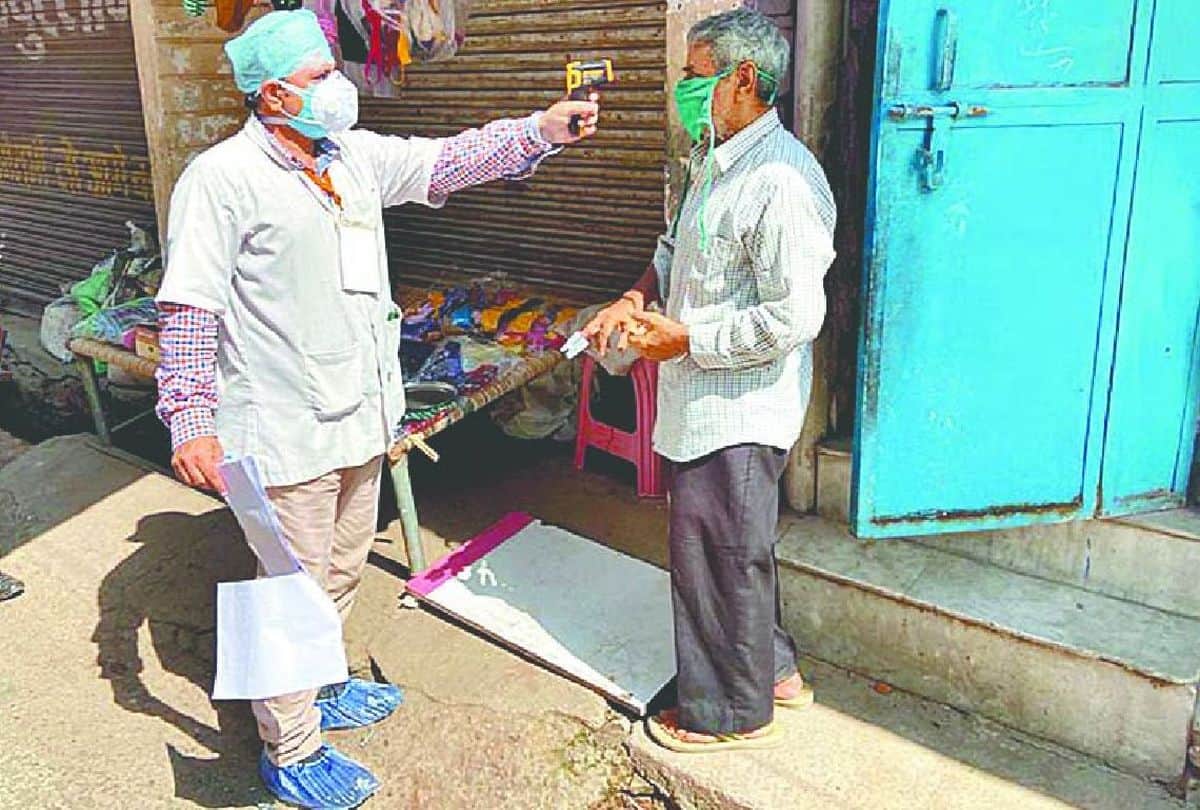 Agra Corona Virus District Administraion Report 166 Old man Died Mostely Youth Become Positive