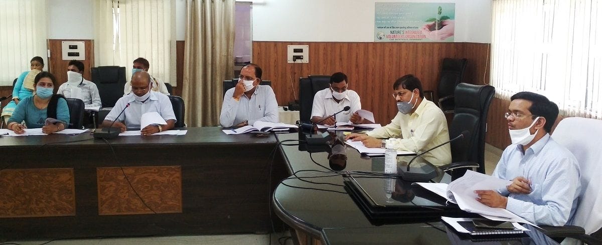 Hathras: DM expressed resentment over not downloading Arogya Setu app