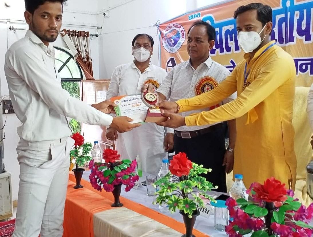 30 top student honered in fatehpur