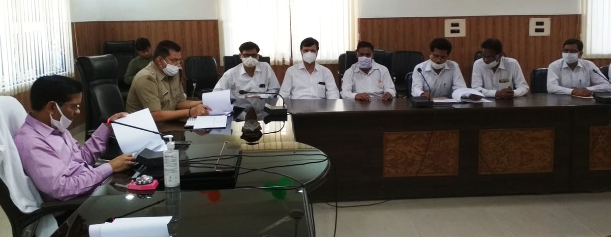 police to make fear of criminals and feel save to people say DM in meeting