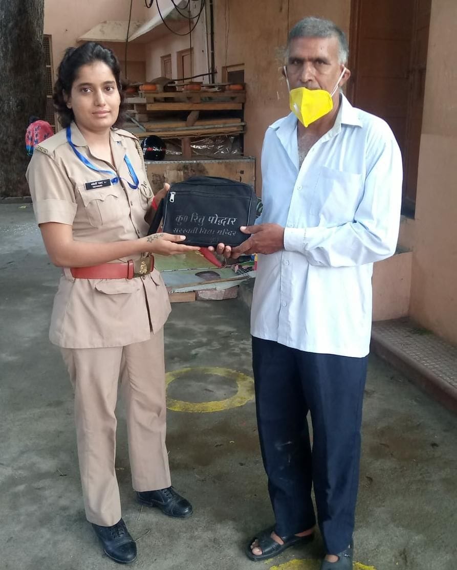 honest, police, lady police, mathura