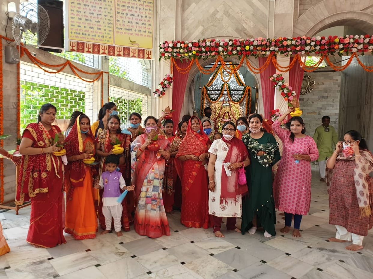 Worship the grandmother Rani Sati by offering urn