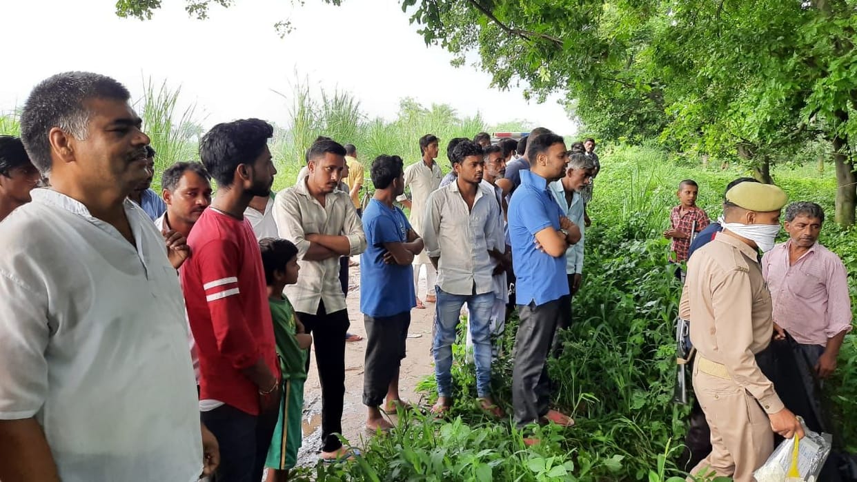 Ratanpuri: The dead man's body was found hanging on the tree