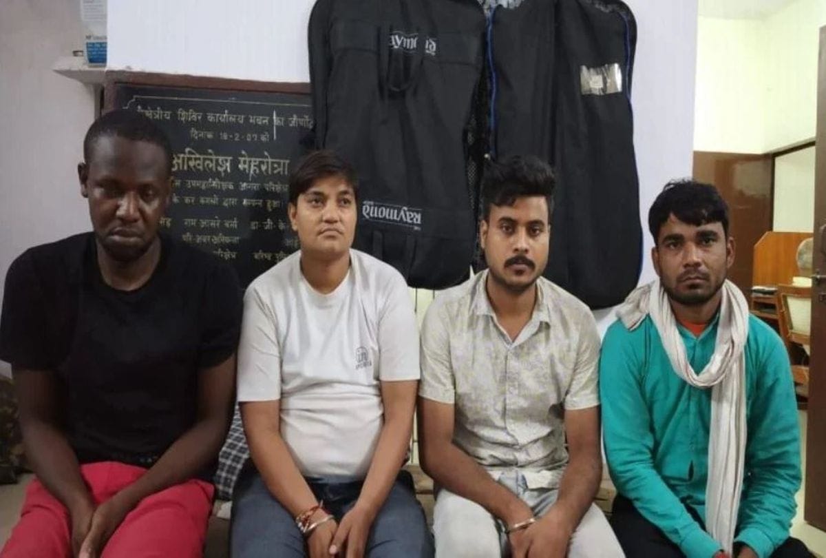 Agra UP News: one and a half lakh people mobile numbers found in laptops of Nigerian hackers gang