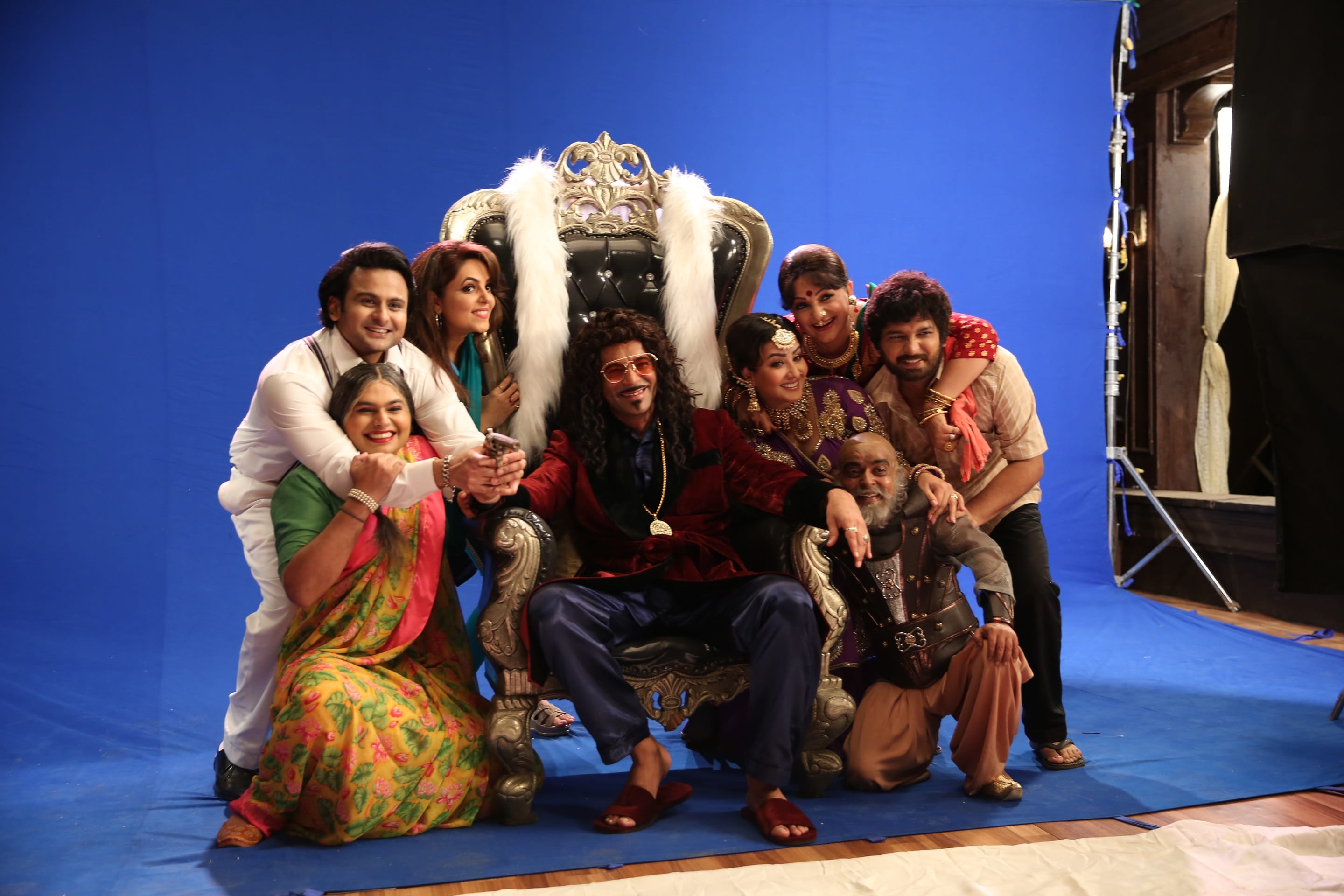 Bigg Boss 14 Sugandha Mishra left the salman show offer for Sanket Bhosale to work with him in Sunil Grover show Gangs of Filmistan