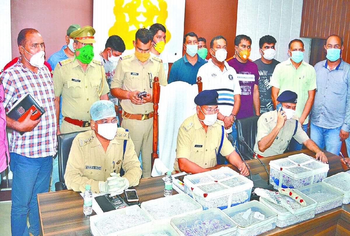 mathura up news: robber arrested within hours after police got a clue in loot case